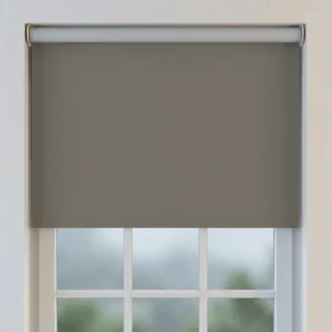 Alennusrullaverhot pimentävällä kankaalla